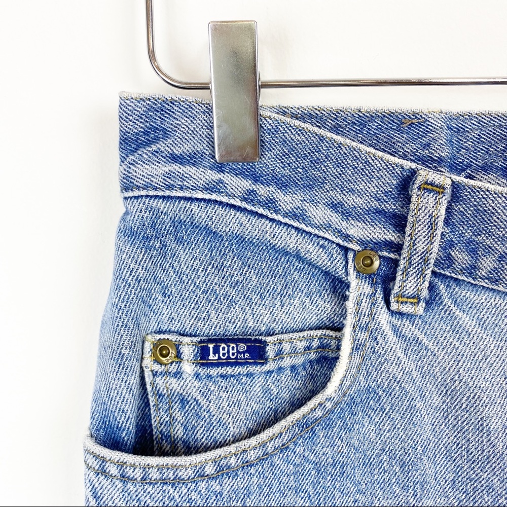 Vintage | 90's Light Wash High Rise Lee Mom Jeans - Picture 3 of 10